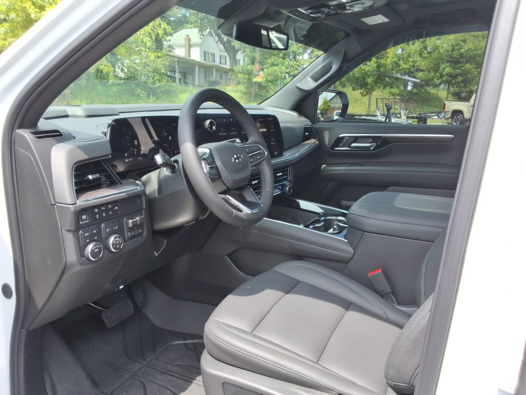 Used 2026 Chevrolet Tahoe Z71 w/ Comfort Package AWD/4WD image 24
