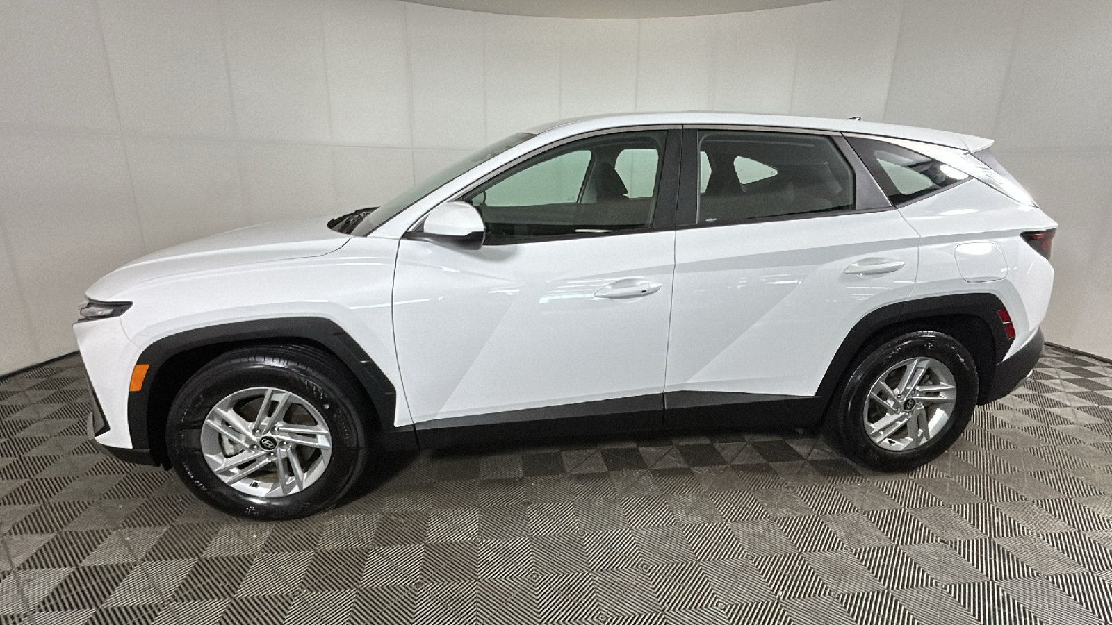Certified 2025 Hyundai Tucson SE FWD image 7