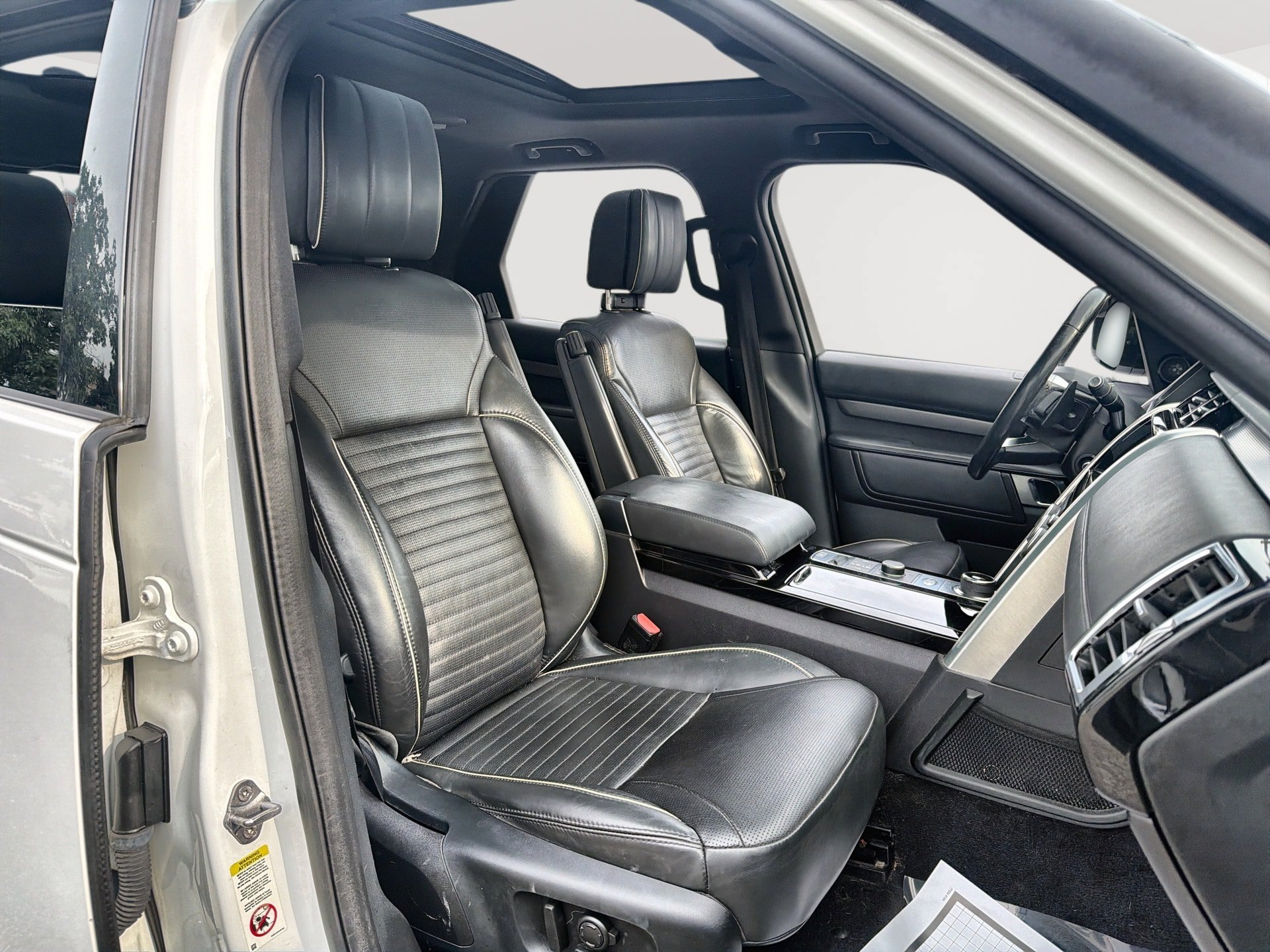 Used 2019 Land Rover Discovery HSE Luxury AWD/4WD image 25