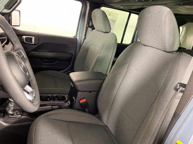 Used 2026 Jeep Wrangler Unlimited Sahara AWD/4WD image 18
