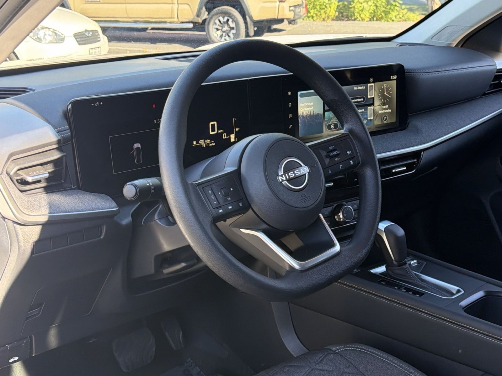 Used 2025 Nissan Kicks SV AWD/4WD image 17