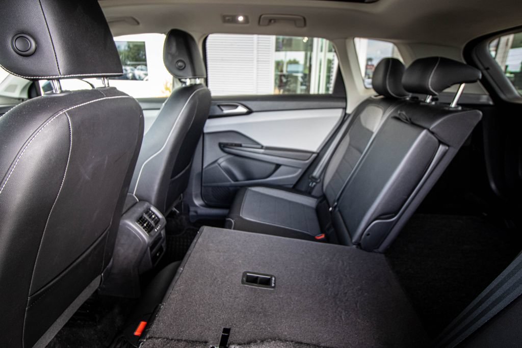 Certified 2023 Volkswagen Taos SE w/ Panoramic Sunroof Package FWD image 26