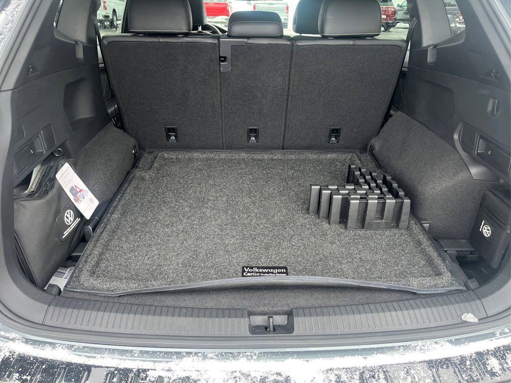 Used 2024 Volkswagen Tiguan SE R-Line image 25