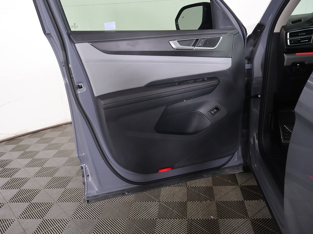 Used 2024 Volkswagen Atlas Peak Edition SE AWD/4WD image 24