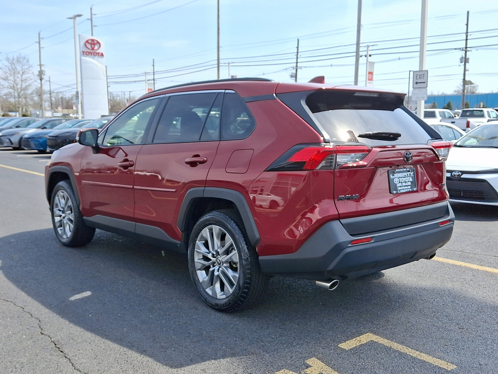 Used 2023 Toyota RAV4 XLE Premium image 4