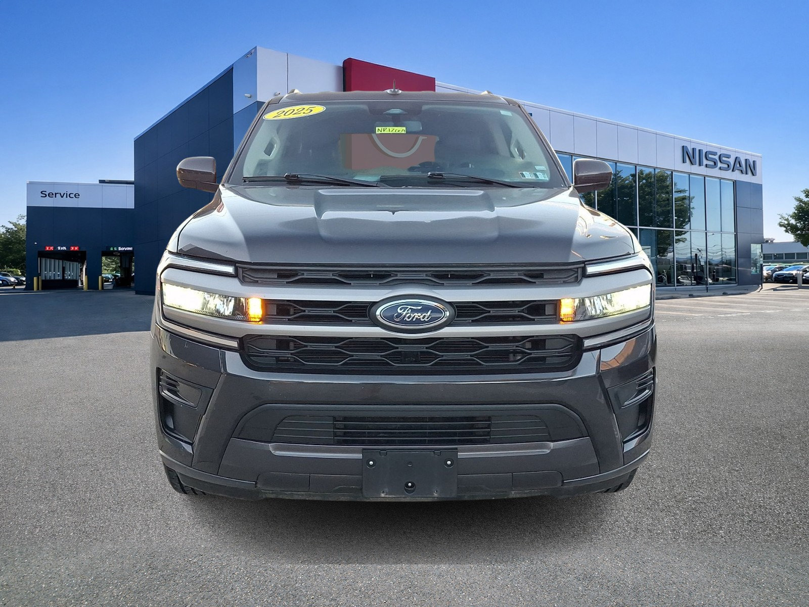 Used 2024 Ford Expedition XLT AWD/4WD image 2