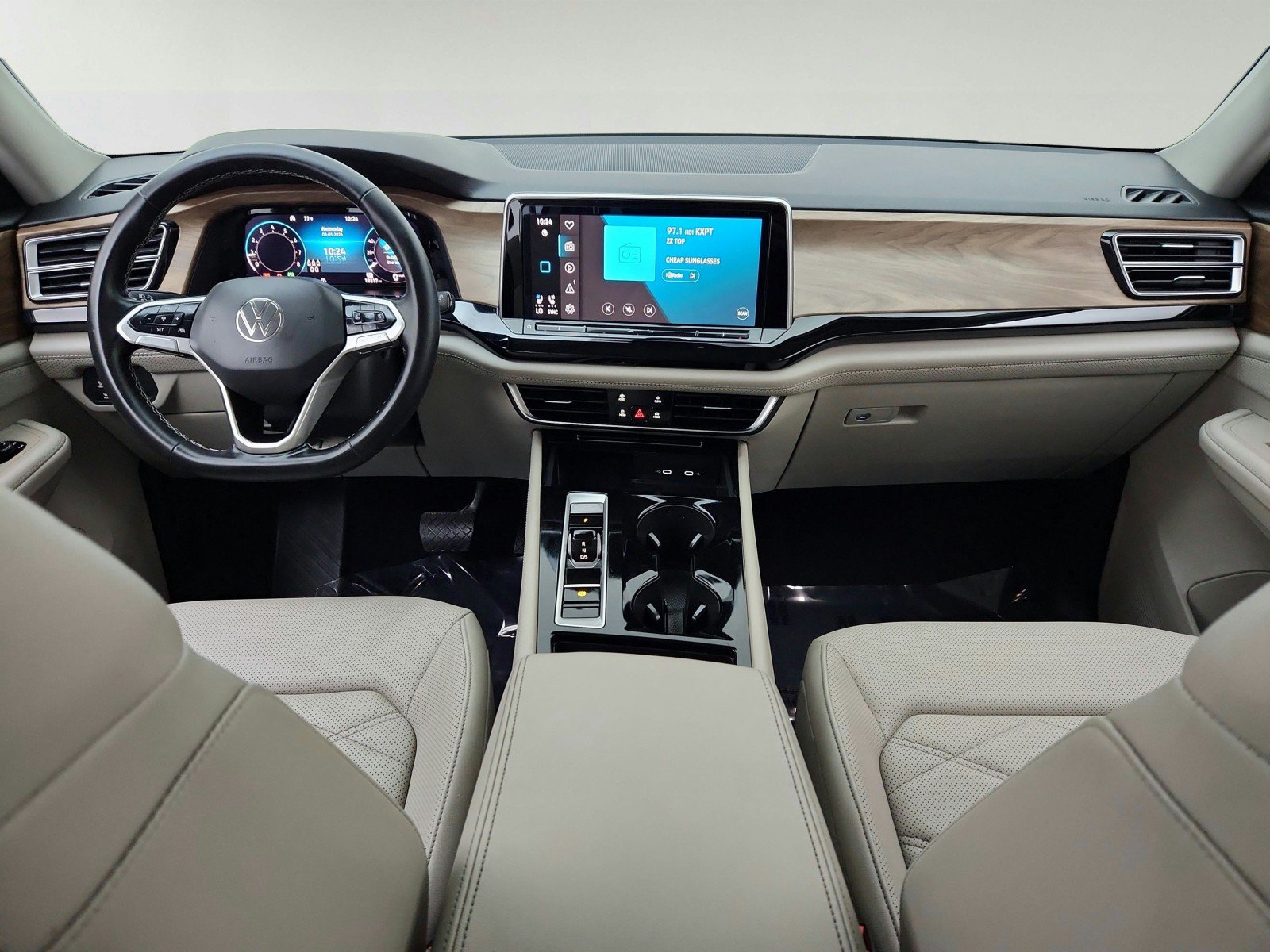 Used 2024 Volkswagen Atlas SE w/ Panoramic Sunroof Package FWD image 24