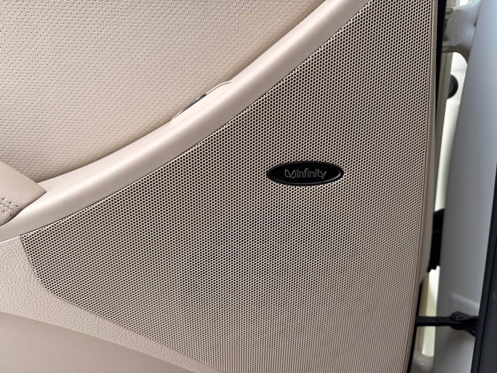 Used 2012 Hyundai Veracruz Limited w/ Entertainment Pkg image 30