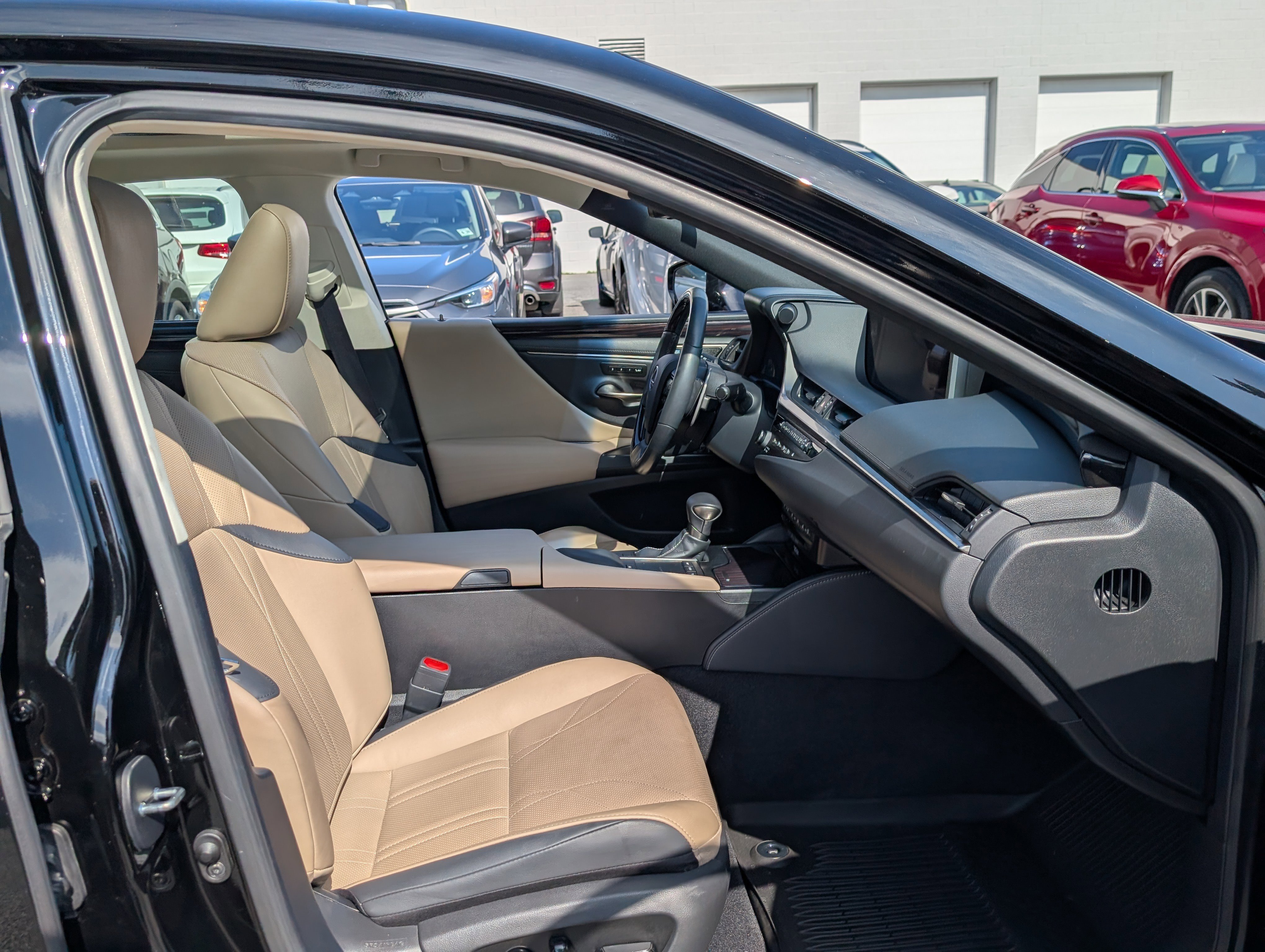 Used 2020 Lexus ES 350 Ultra Luxury w/ Accessory Package 2 image 10