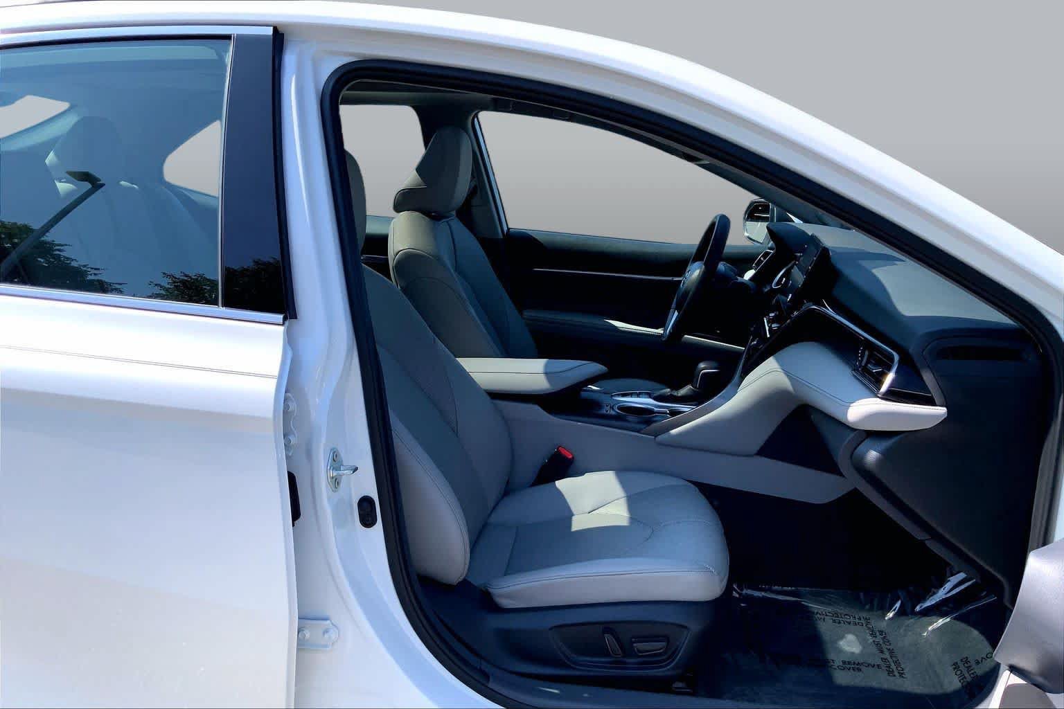 Used 2023 Toyota Camry XLE w/ Navigation Package FWD image 9