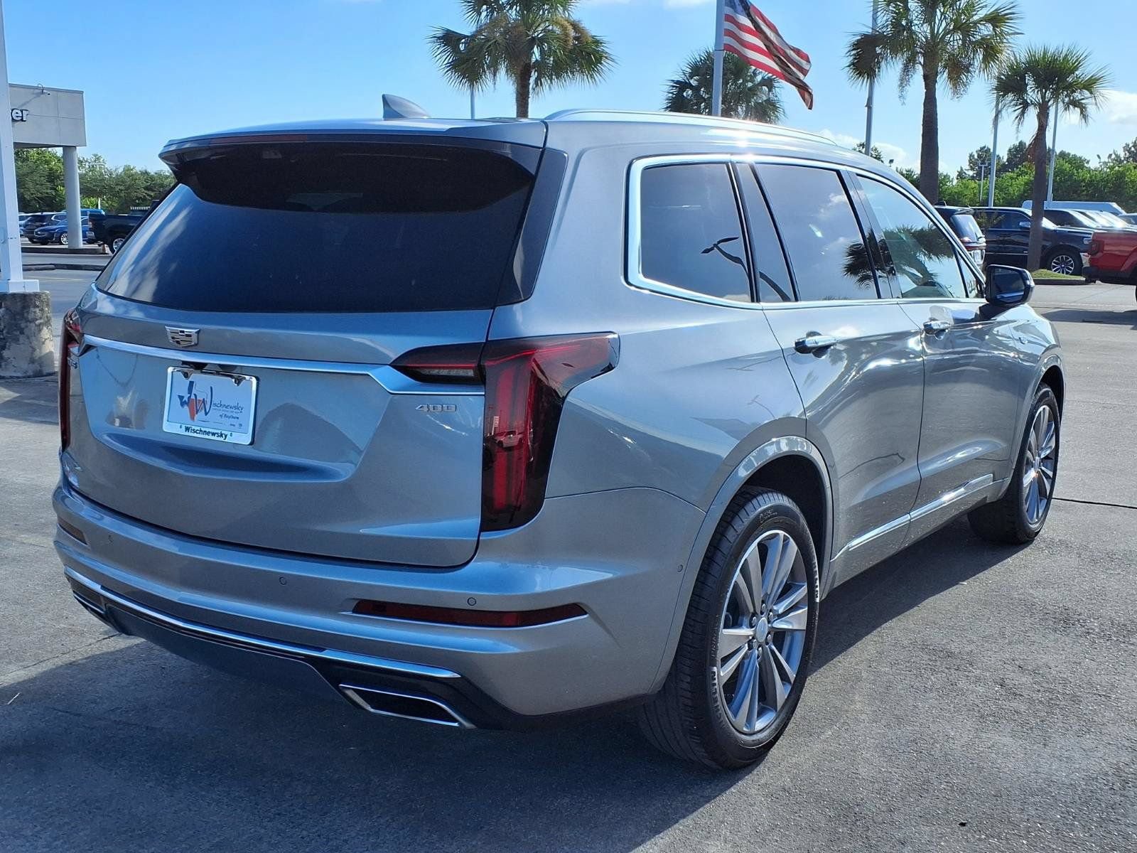 Used 2025 Cadillac XT6 Premium Luxury w/ Technology Package FWD image 5