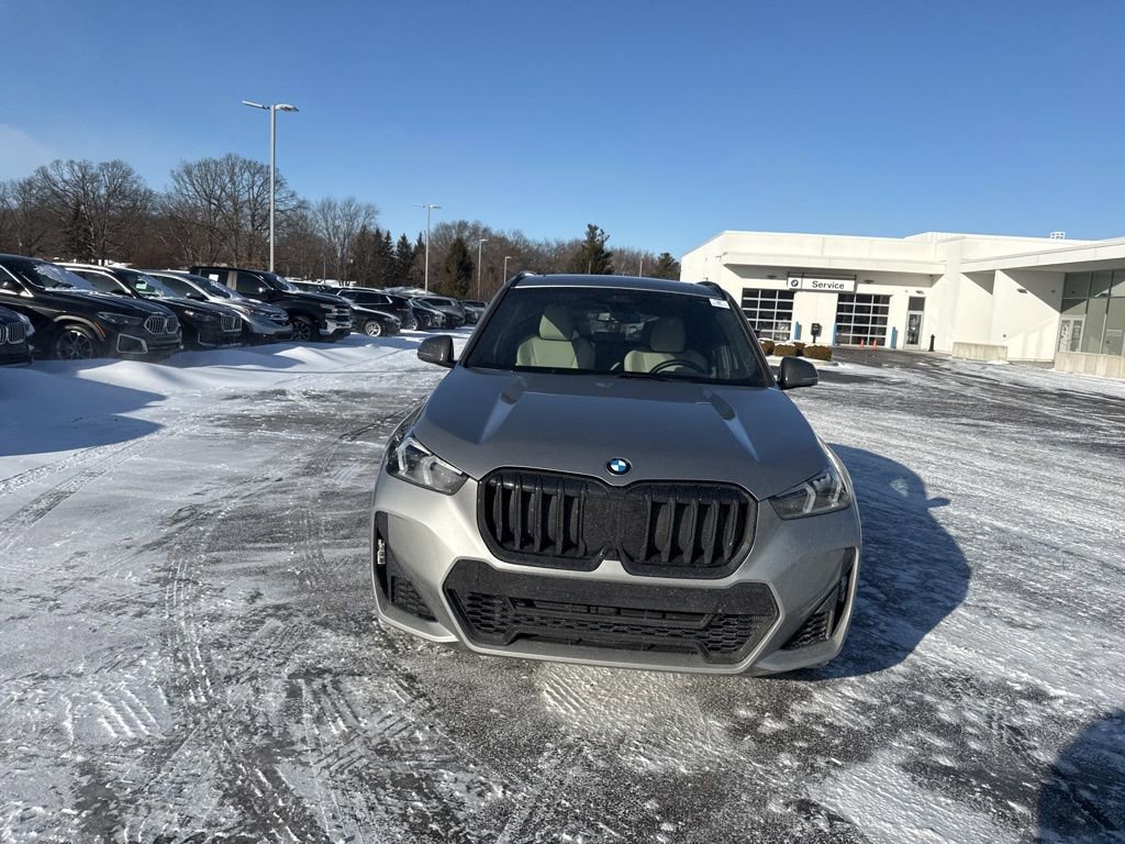 Used 2023 BMW X1 xDrive28i w/ Premium Package image 2