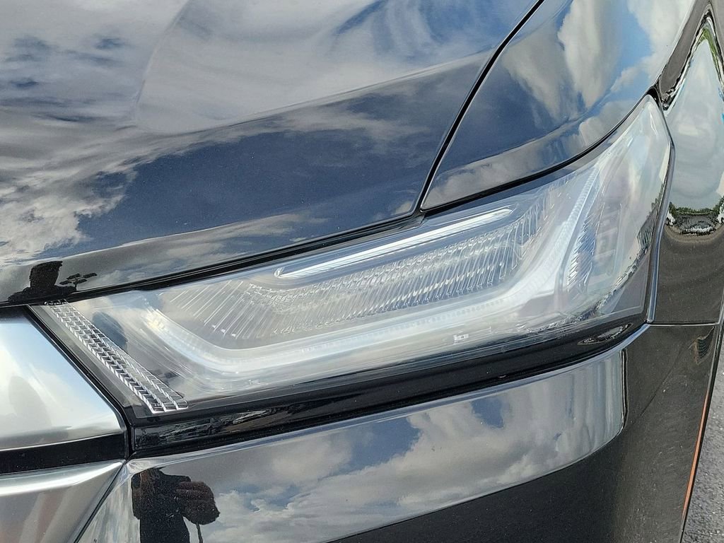 Used 2023 Chevrolet Traverse Premier w/ LPO, Floor Liner Package image 10