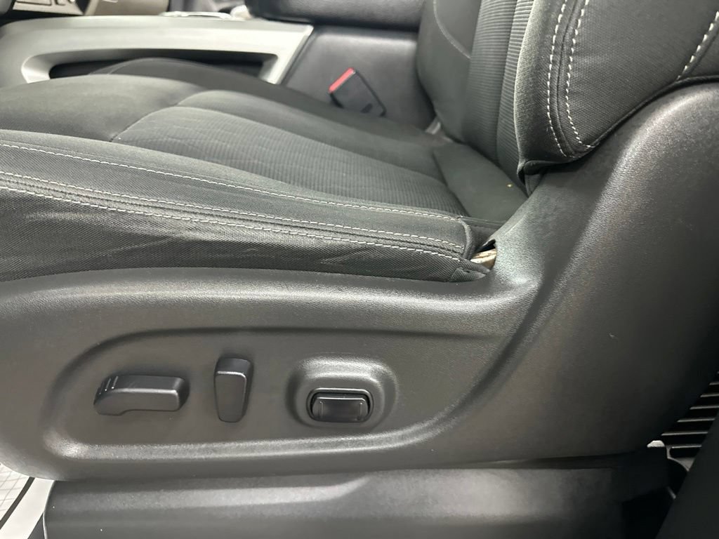 Used 2017 Nissan Titan SV RWD image 38