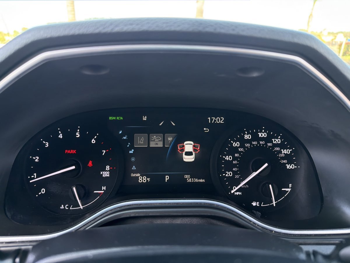 Used 2022 Toyota Avalon XLE image 30