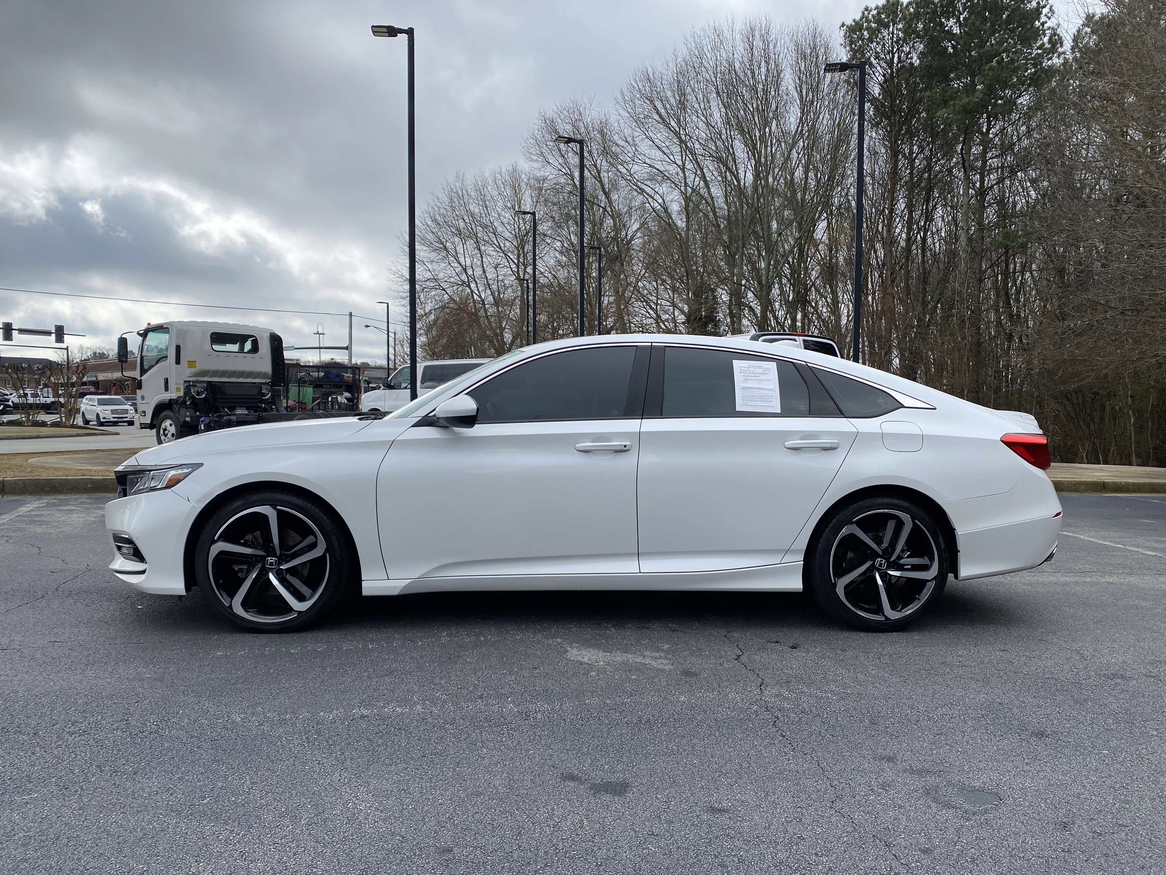 Used 2018 Honda Accord Sport image 5