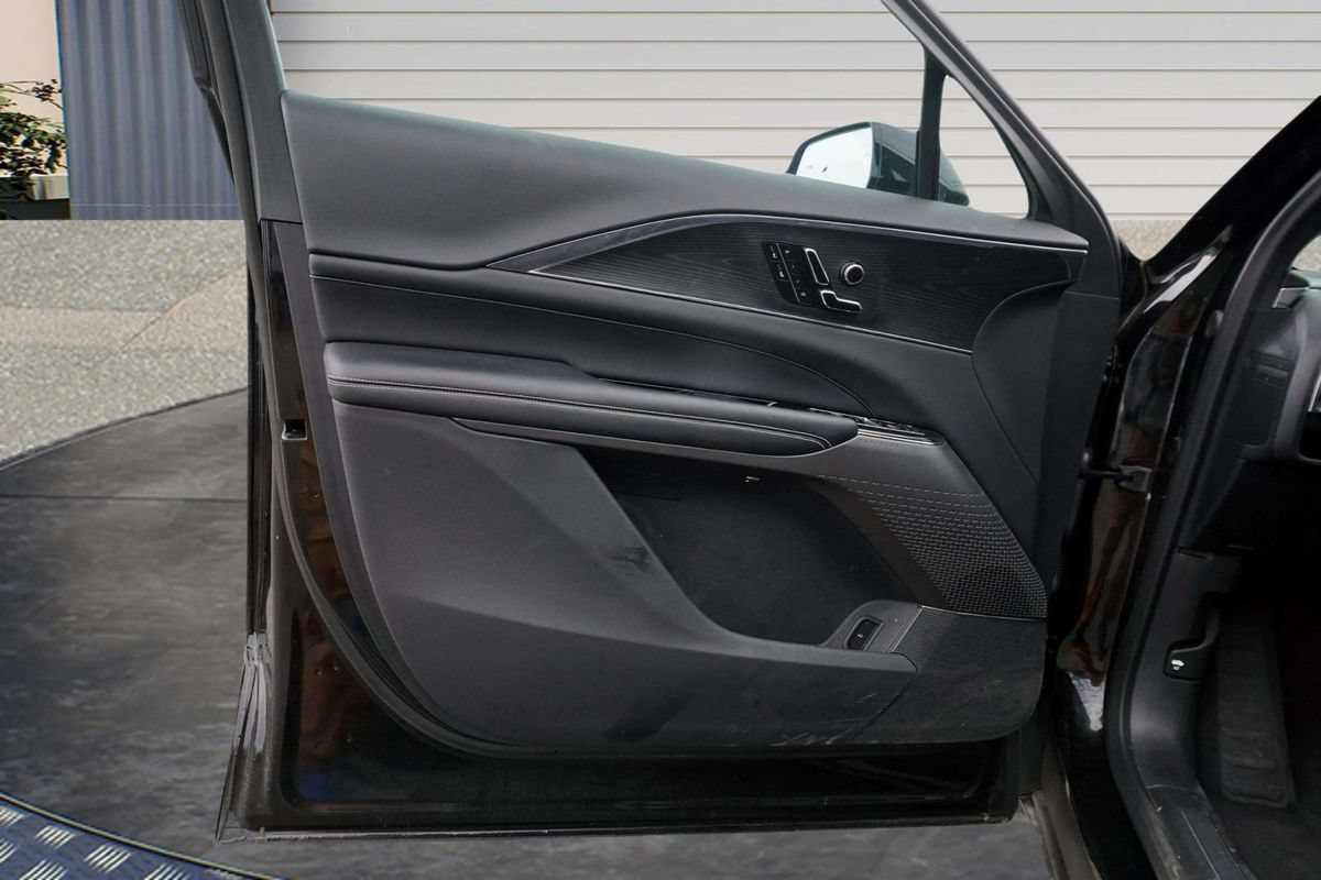Used 2024 Cadillac Lyriq Luxury RWD image 15