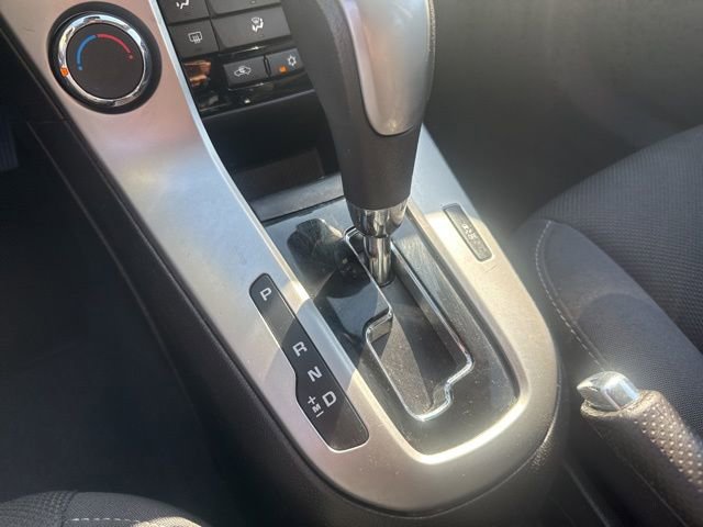Used 2016 Chevrolet Cruze LT w/ Technology Package FWD image 28
