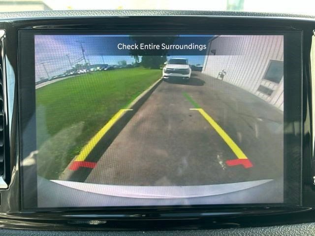 Used 2023 Chrysler Pacifica Touring-L FWD image 31