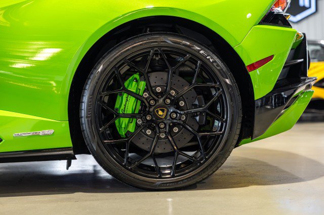 Used 2022 Lamborghini Huracan EVO RWD image 22