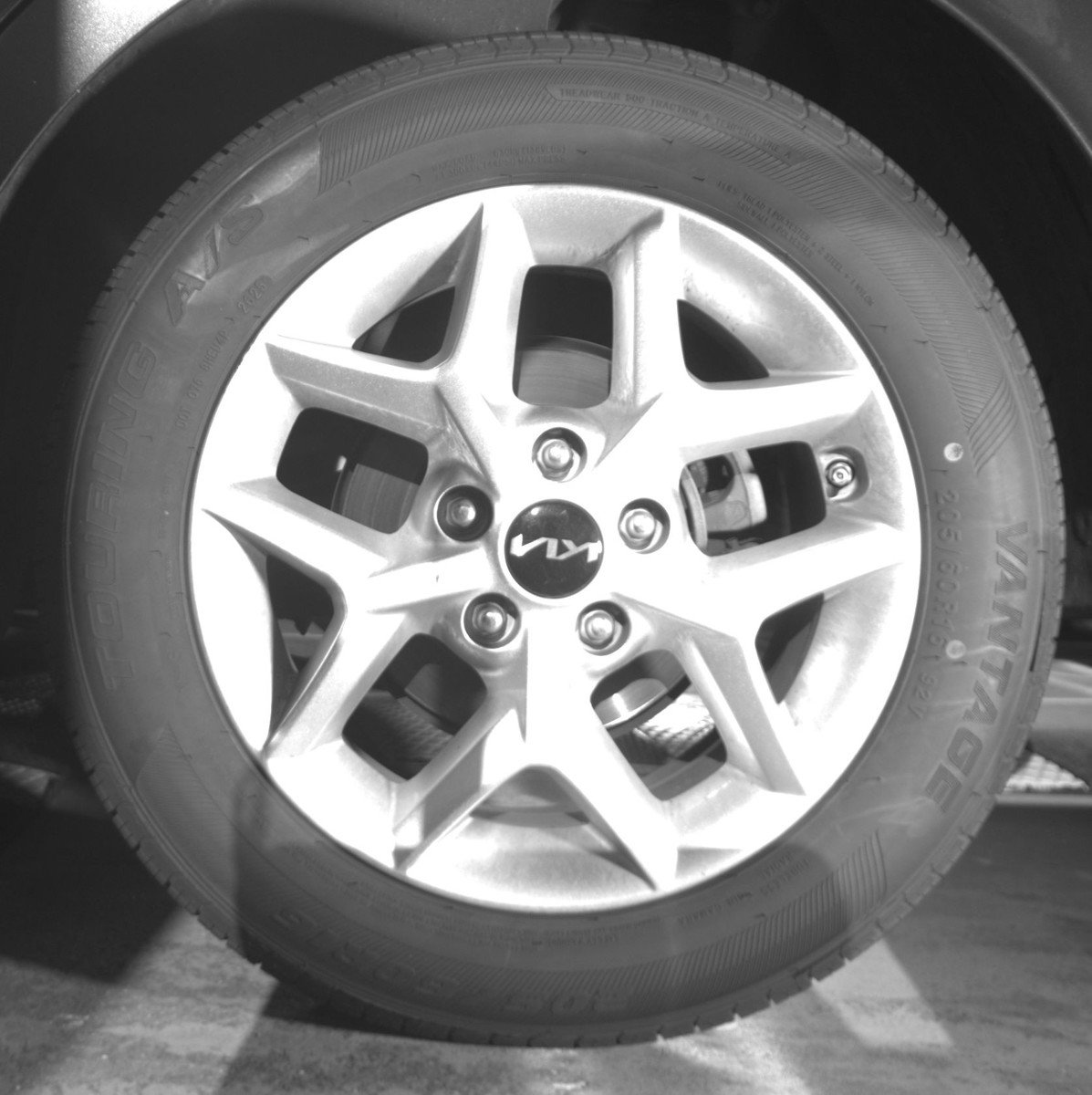 Used 2025 Kia Soul LX w/ LX Technology Package FWD image 14