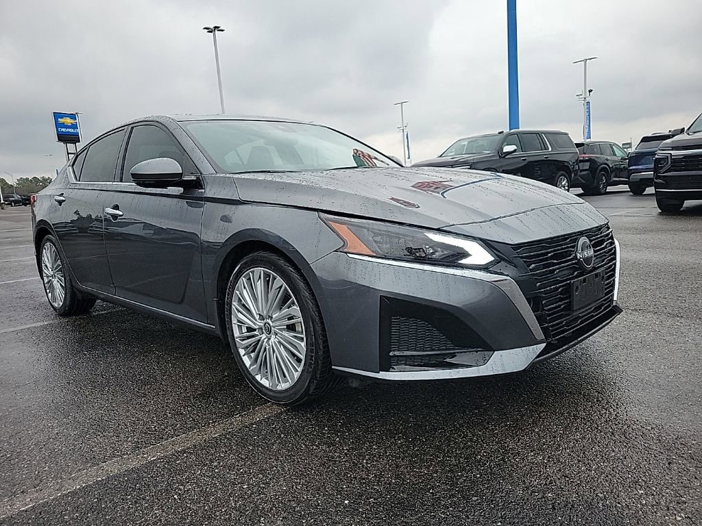 Used 2023 Nissan Altima 2.5 SL image 3