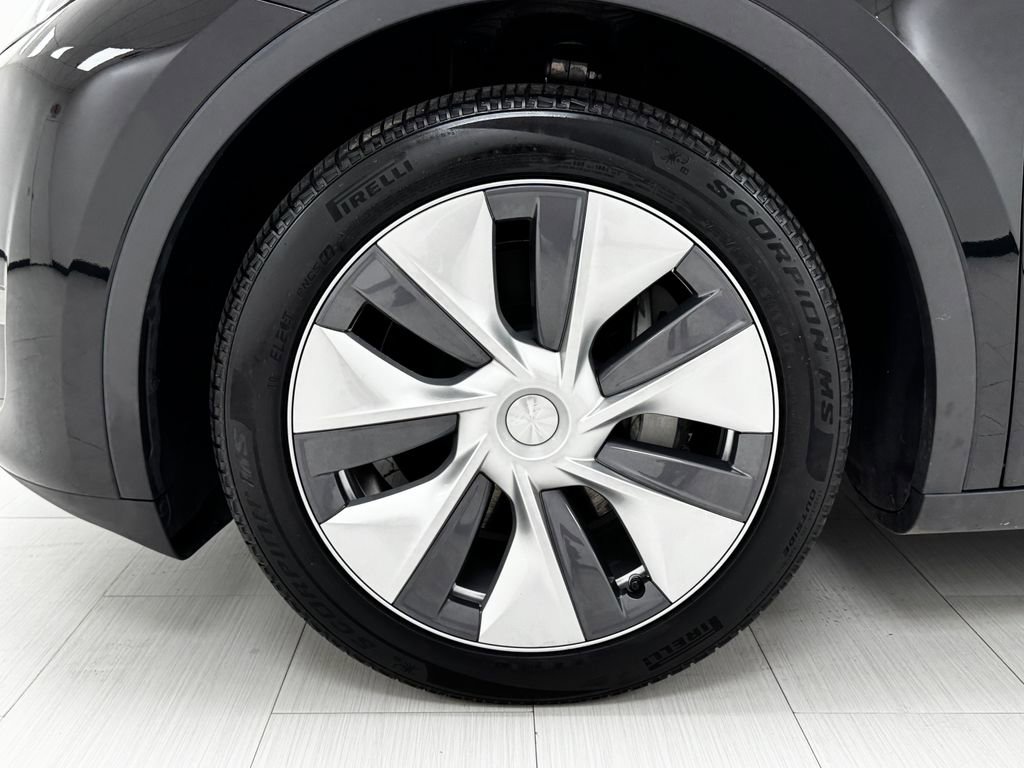 Used 2024 Tesla Model Y Long Range image 45
