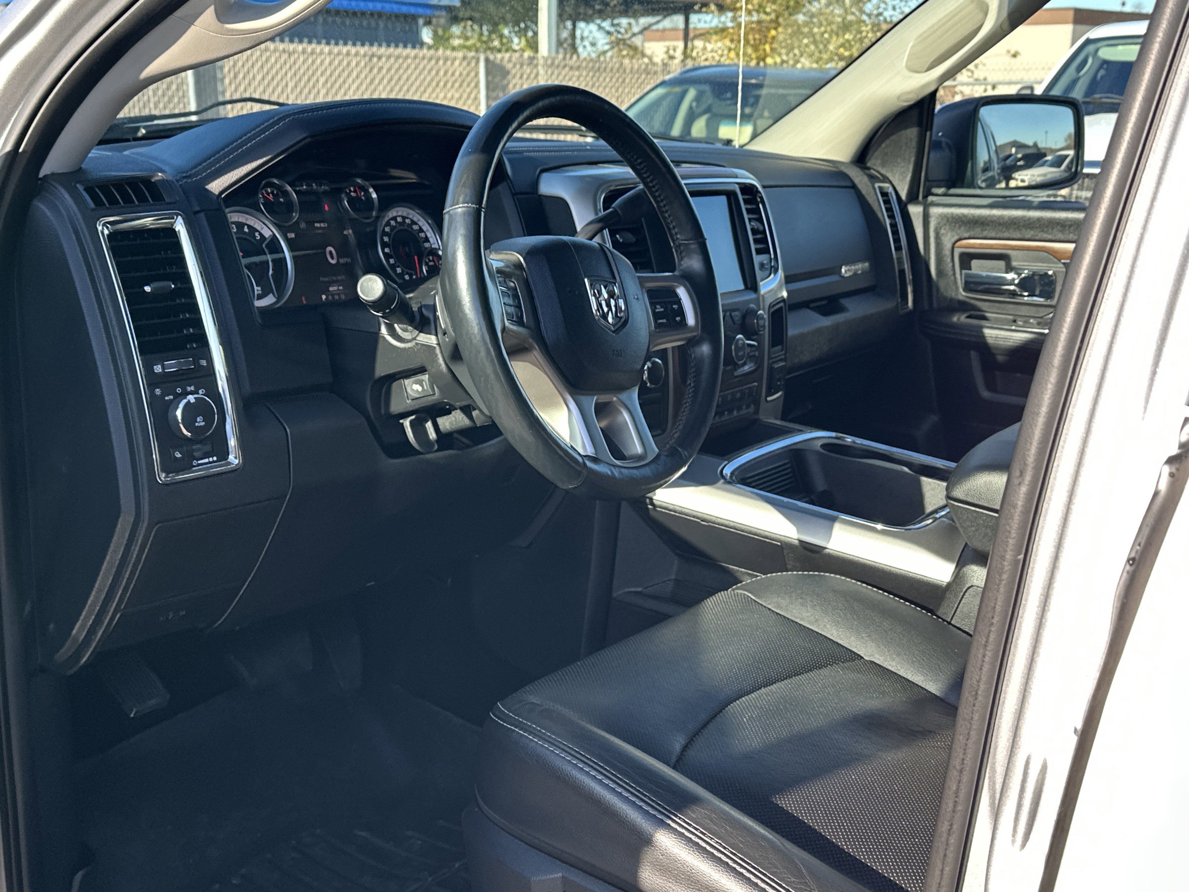 Used 2016 RAM 2500 Laramie w/ Convenience Group image 9