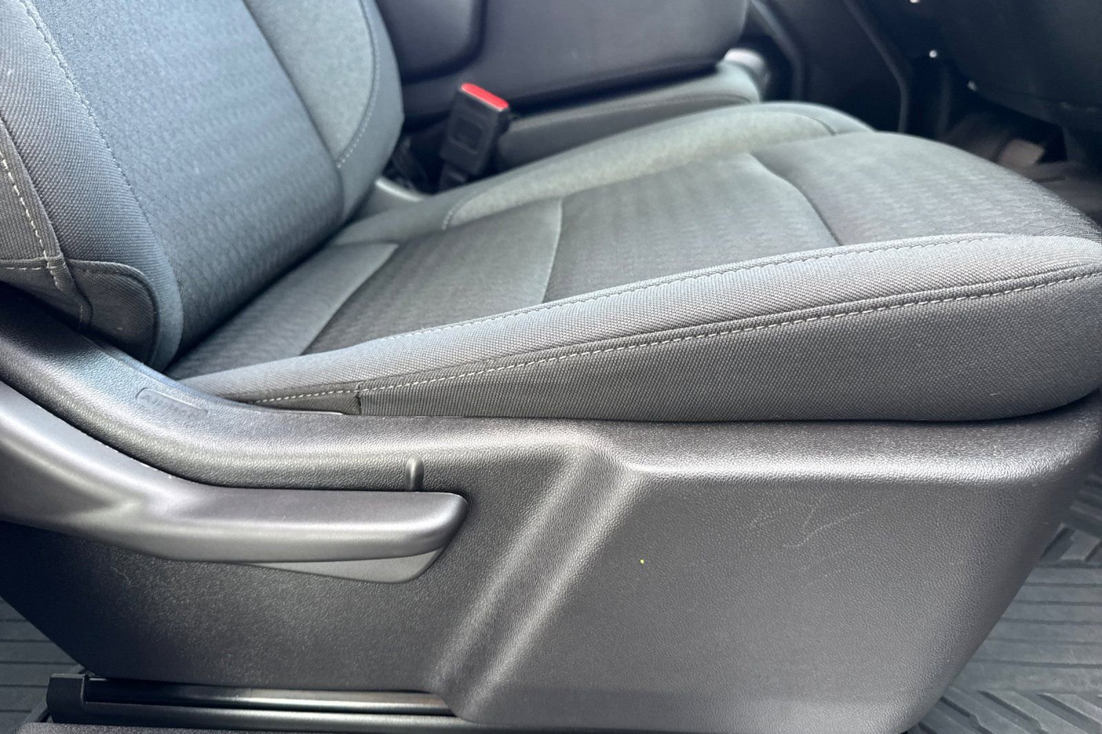 Used 2024 Chevrolet Silverado 1500 LT image 23