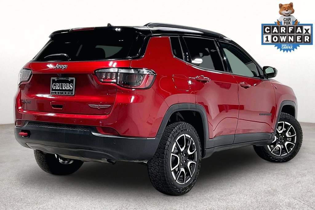 Used 2025 Jeep Compass Trailhawk AWD/4WD image 2