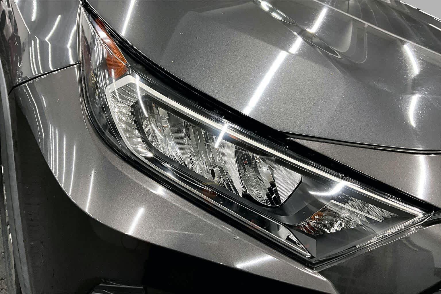 Used 2020 Toyota RAV4 XLE Premium FWD image 27