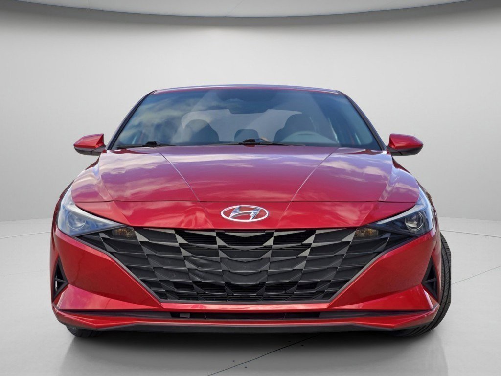 Used 2023 Hyundai Elantra SEL w/ Cargo Package FWD image 3
