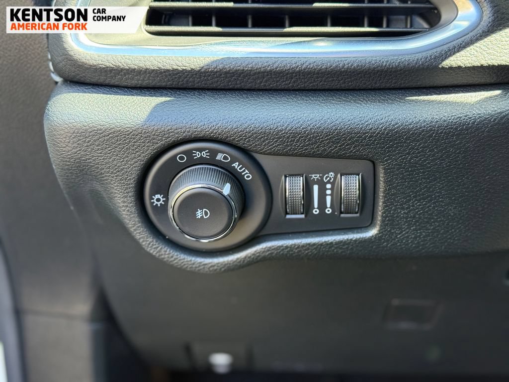 Used 2026 Chrysler Pacifica Limited AWD/4WD image 22