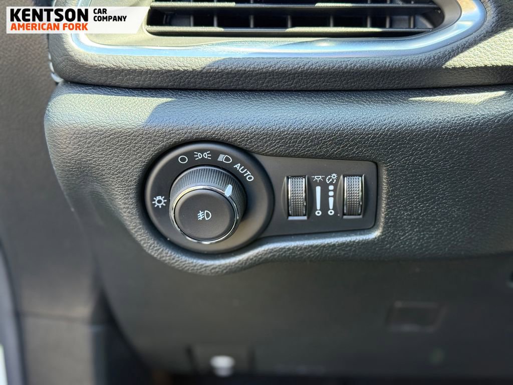 Used 2026 Chrysler Pacifica Limited image 22