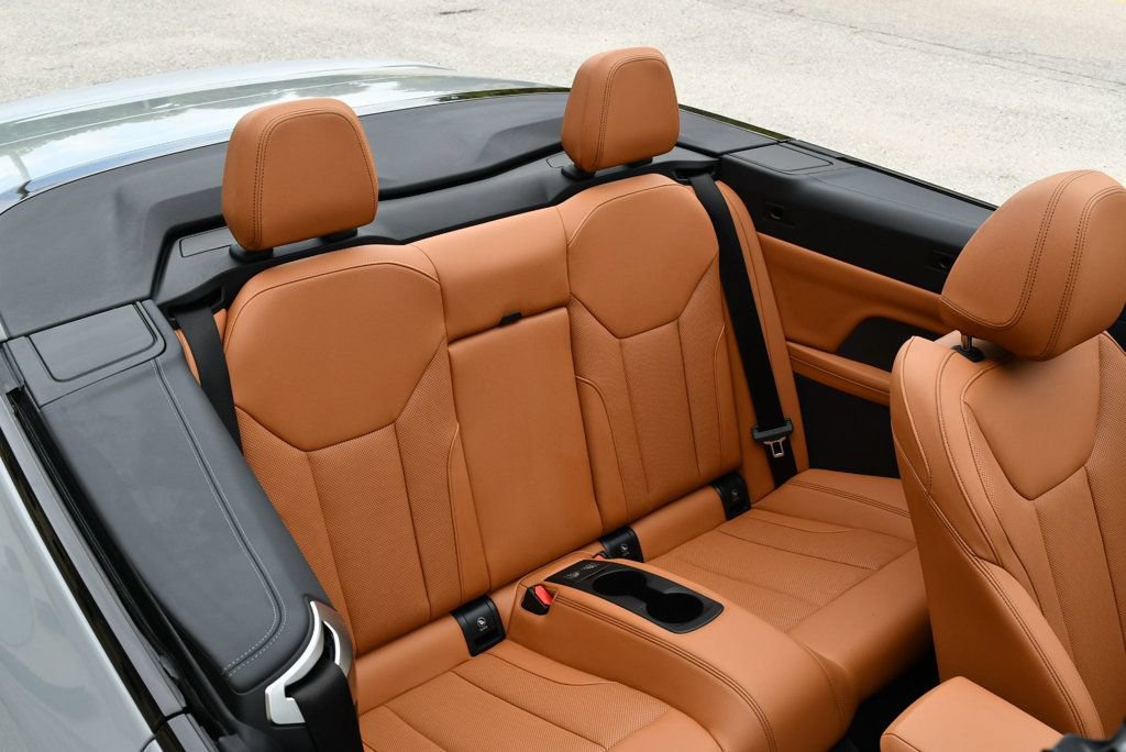 Used 2026 BMW M440i Convertible w/ Premium Package RWD image 18