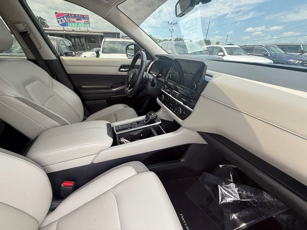 Used 2023 Nissan Pathfinder SL FWD image 25