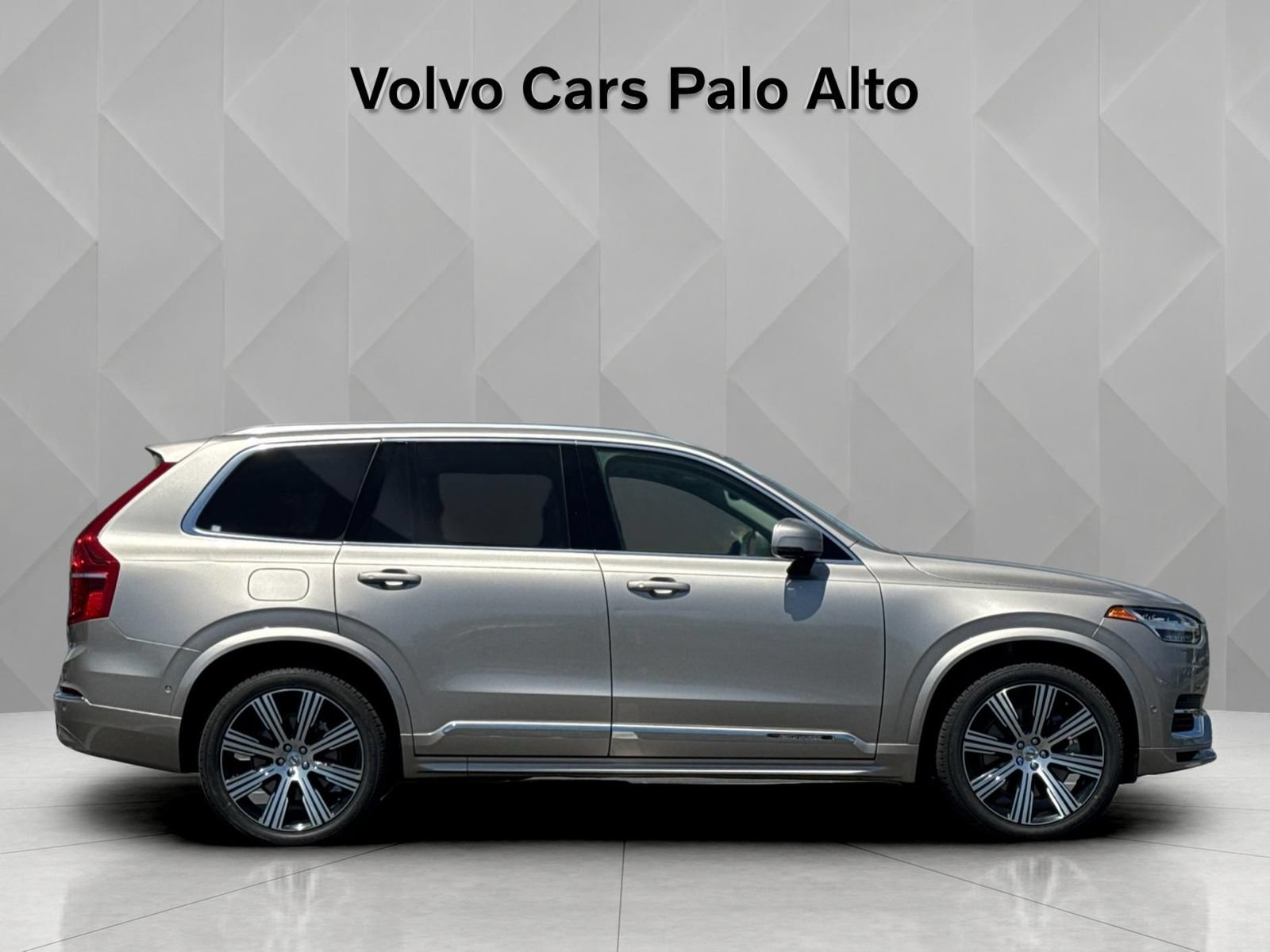Certified 2024 Volvo XC90 T8 Plus w/ Protection Package Premier AWD/4WD image 11