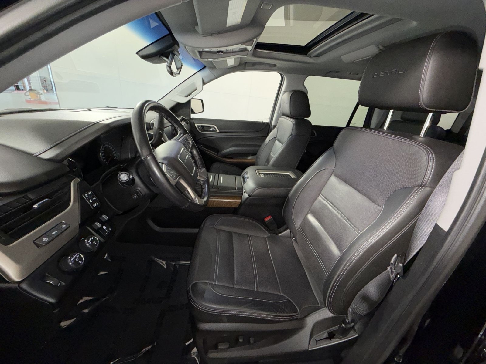 Used 2019 GMC Yukon Denali w/ Denali Ultimate Package AWD/4WD image 13
