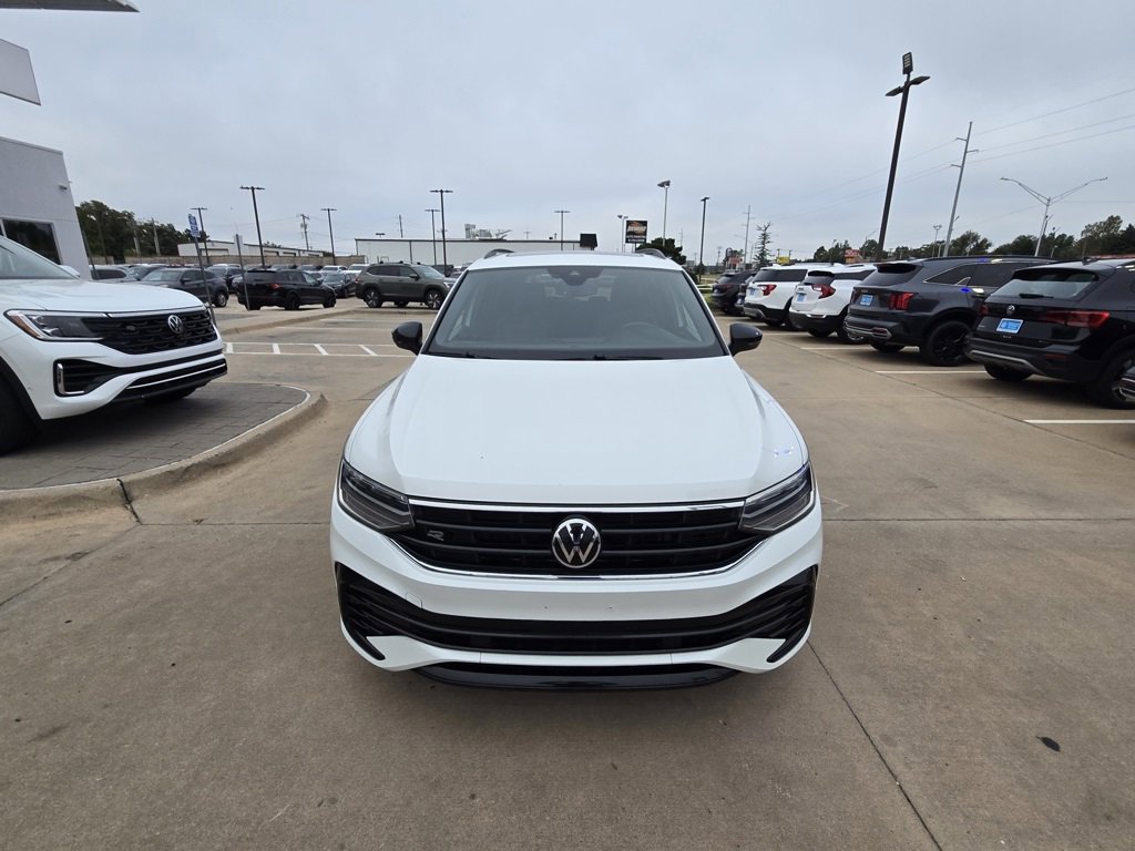 Used 2023 Volkswagen Tiguan SE R-Line image 3