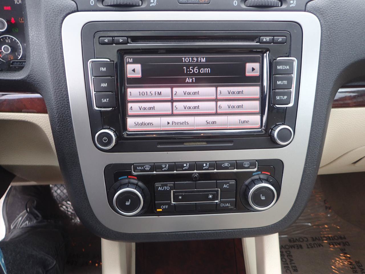 Used 2010 Volkswagen Eos Lux FWD image 24