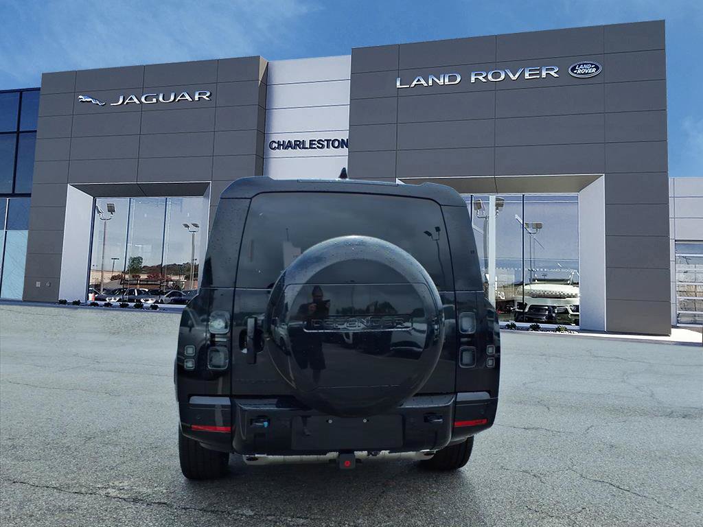 Used 2026 Land Rover Defender 130 X-Dynamic SE AWD/4WD image 4
