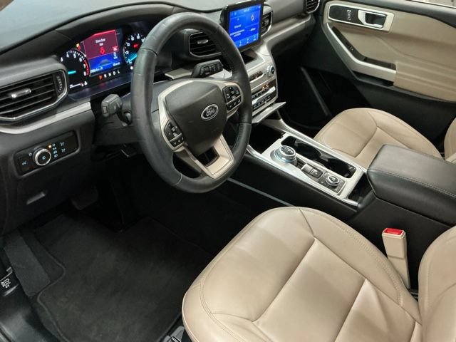 Used 2023 Ford Explorer XLT w/ Equipment Group 202A AWD/4WD image 15
