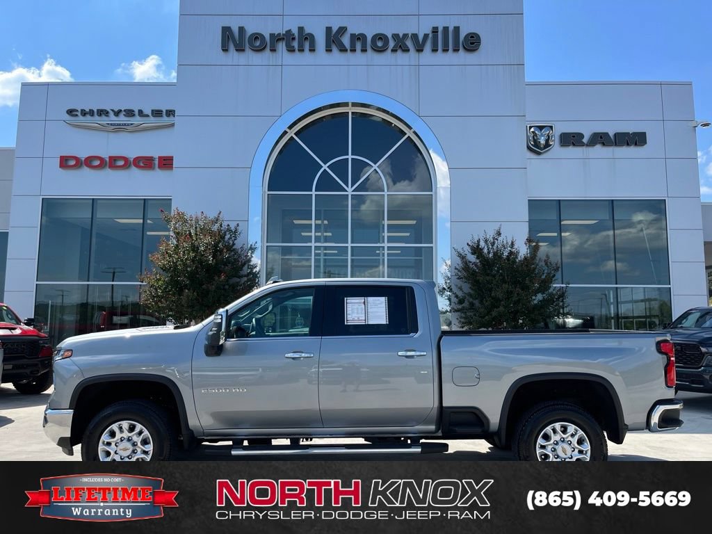 Used 2025 Chevrolet Silverado 2500 LTZ w/ LTZ Convenience Package AWD/4WD image 2