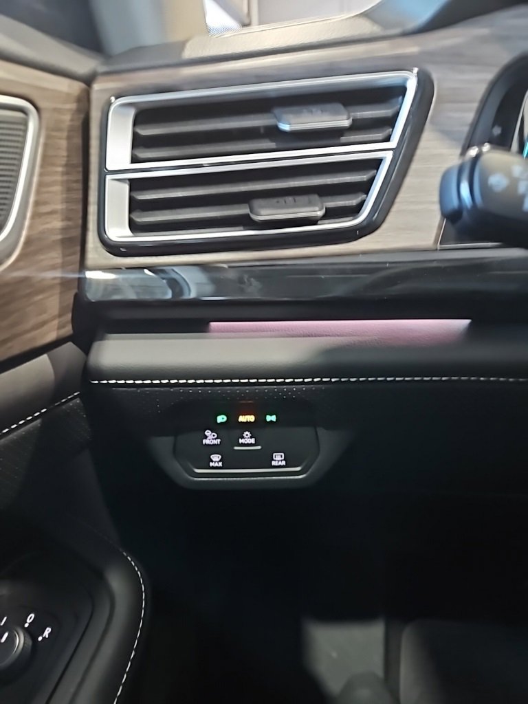 New 2026 Volkswagen Atlas SEL image 38