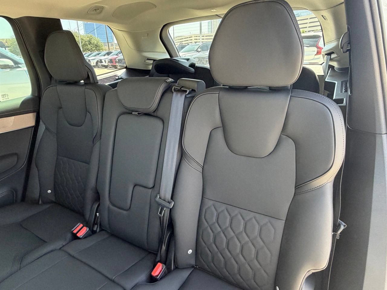 New 2026 Volvo XC90 T8 Plus w/ Protection Package Premier AWD/4WD image 24
