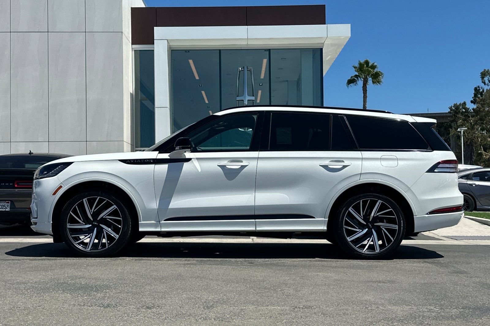 New 2026 Lincoln Aviator Black Label w/ Jet Appearance Package AWD/4WD image 6
