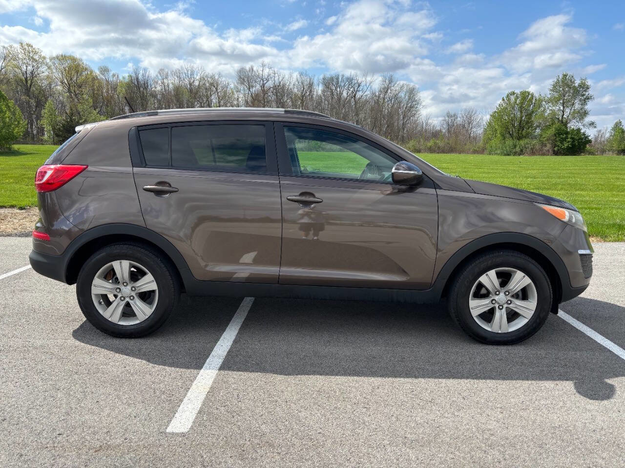 Used 2011 Kia Sportage LX w/ Convenience Pkg FWD image 2