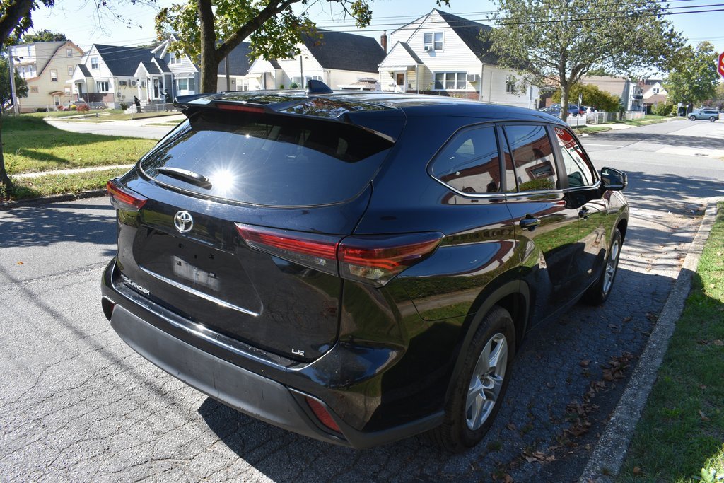 Used 2024 Toyota Highlander LE image 5
