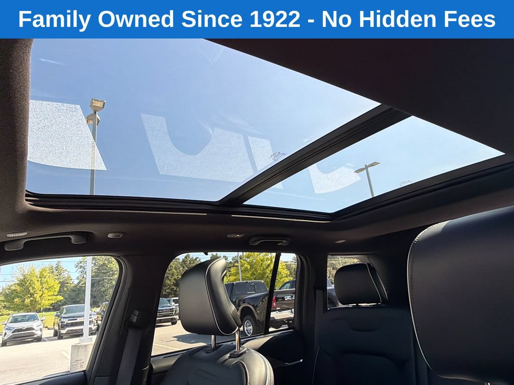 Used 2022 Jeep Grand Cherokee Summit w/ Luxury Tech Group V AWD/4WD image 34