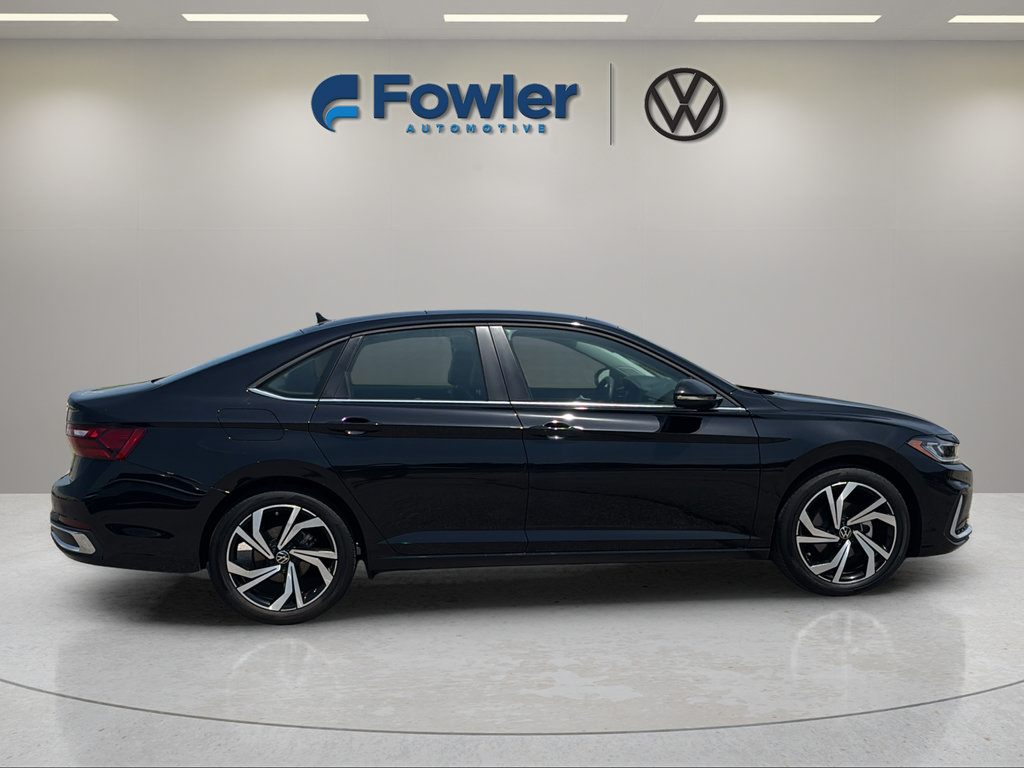 Used 2026 Volkswagen Jetta SEL FWD image 8